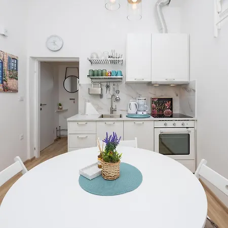 Stunning In With Kitchen