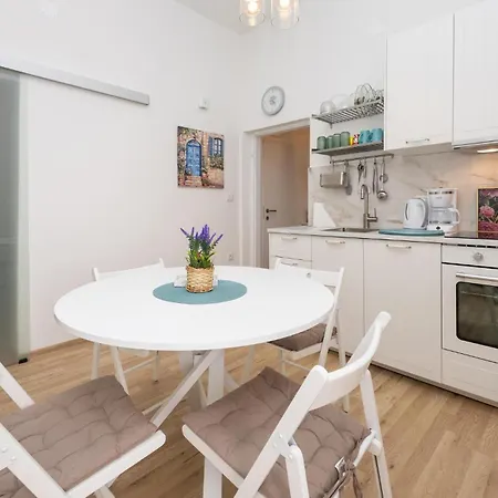 Stunning In With Kitchen *